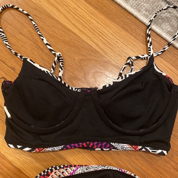 Roxy Bikini Set - Picture 6 of 8